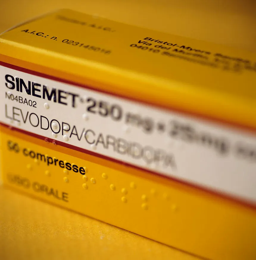 Confezione di Sinemet 250 mg + 25 mg (levodopa e carbidopa)